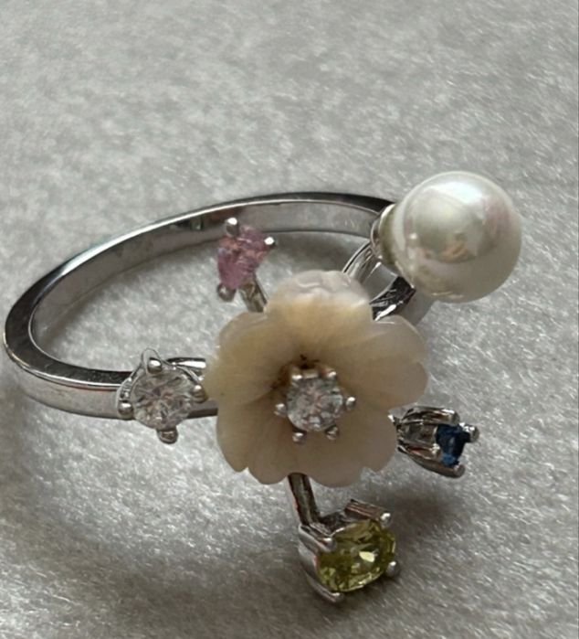 Италиански красив с цвете от седеф