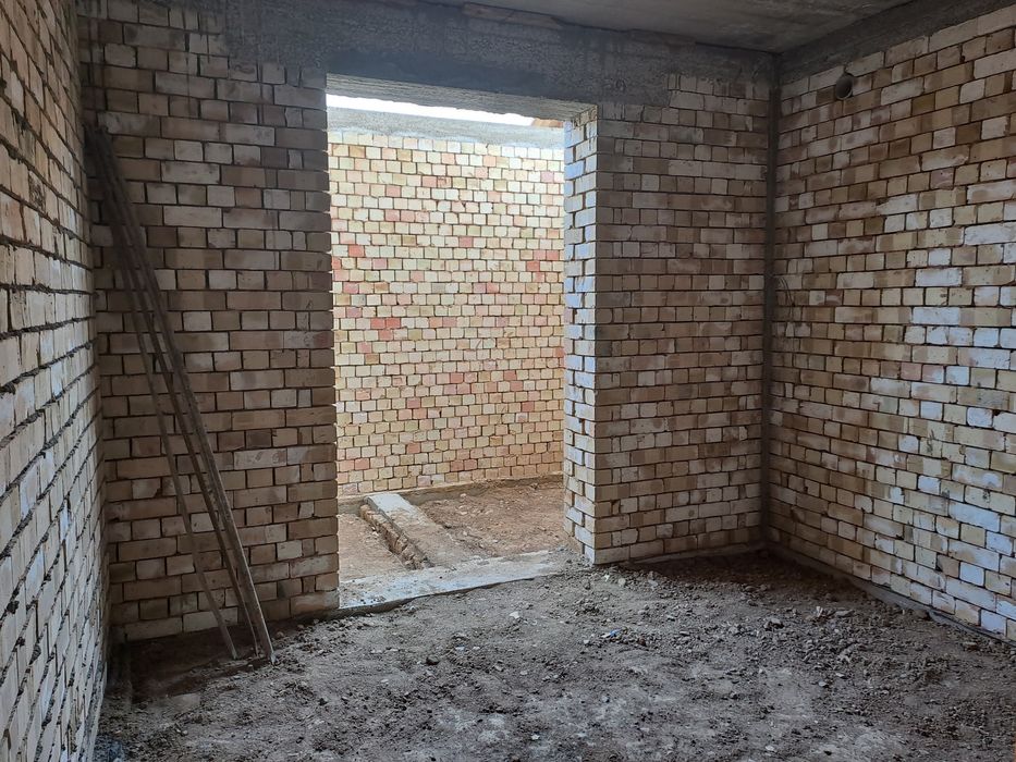 Кибрайский р-н!Про-ся 3-соток евродом каробка 6-комнат