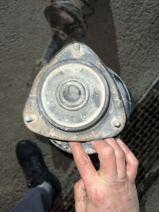 Продам стойки в сборе на субару форестер