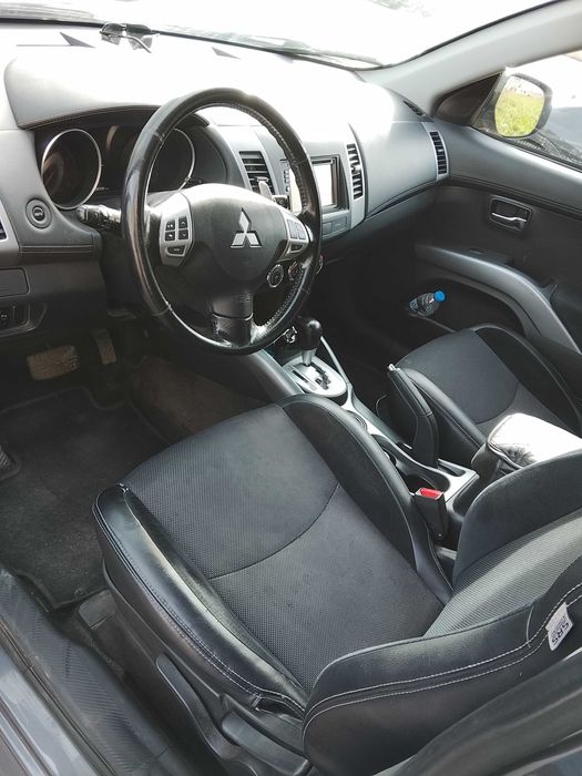 Mitsubishi Outlander 2012 г.