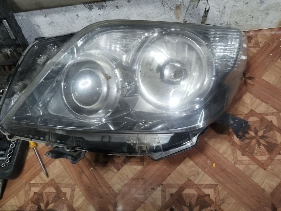 Продам фару левую