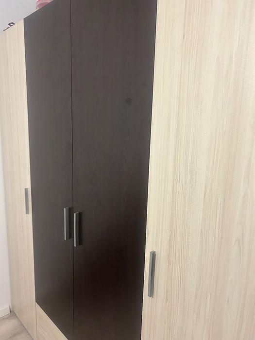 Четирикрилен гардероб с две нощни шкафчета и ракла