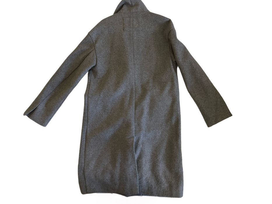 Сиво палто от Bershka