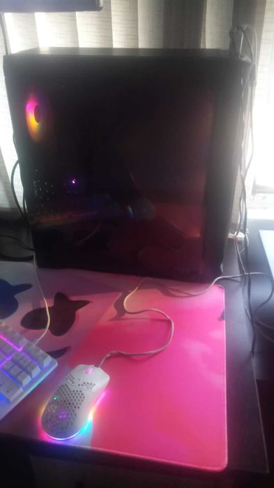 Компютър в уникално качество няма 1г. от както е закупен!