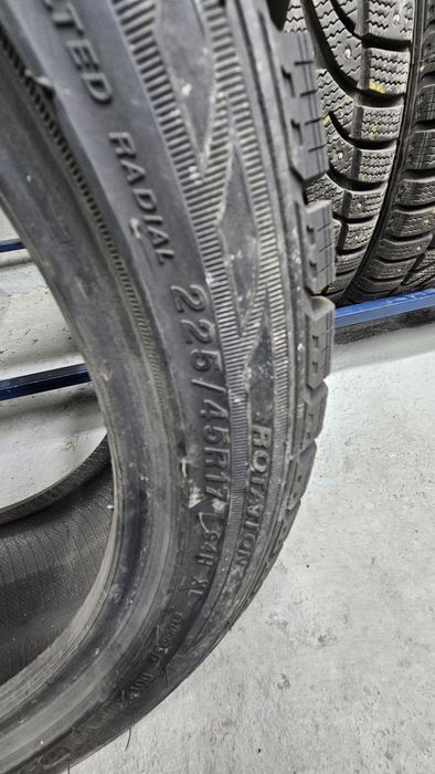 Продам комплект шин 225/45/17