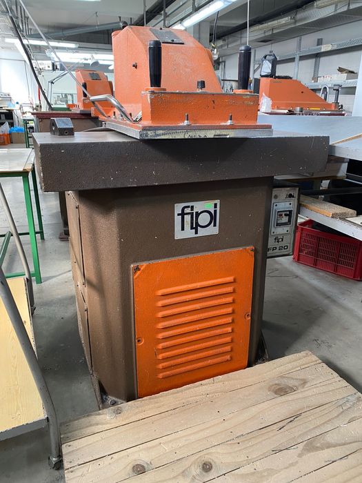 Машини за шевно и обувно производство