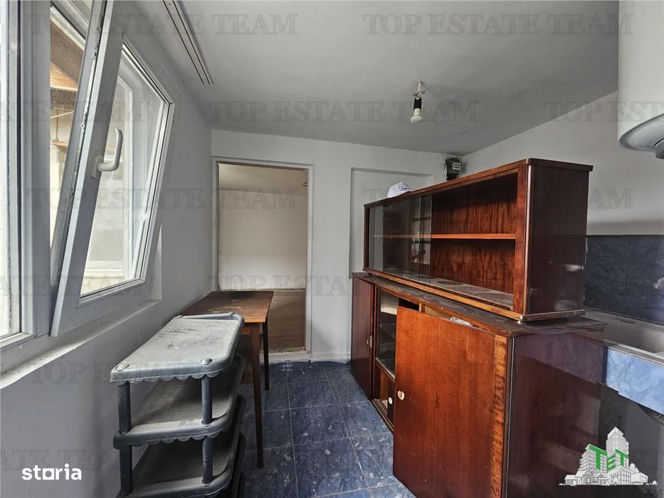 Casa 4 camere plus anexe zona gara Medgidia, Constanta