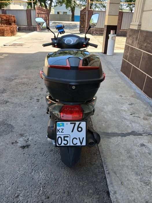 Продам мопед М8 чёрный 125 кб