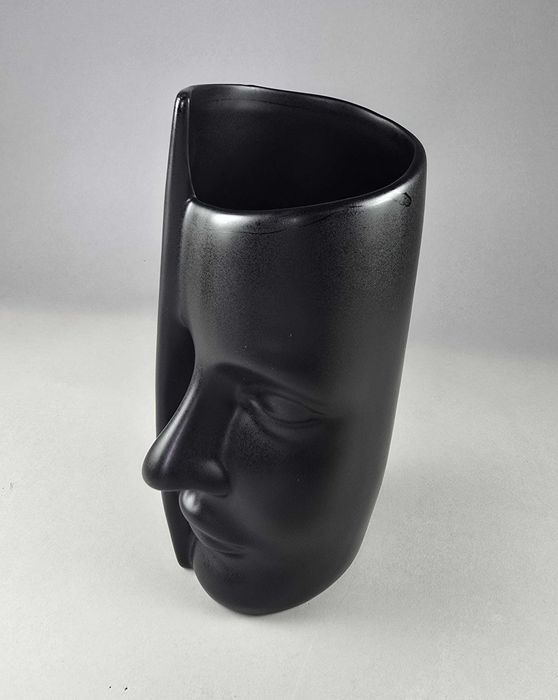 Стилна керамична ваза