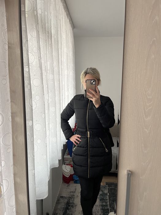 Vand geaca marimea S de calitate