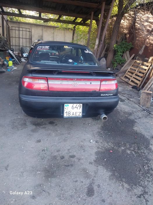 Продам тайоту карина