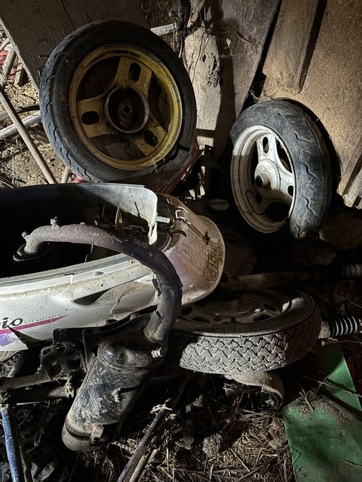 Продавам ХОНДА ДИО АФ 27 И ЧАСТИ ОТ АФ 18.