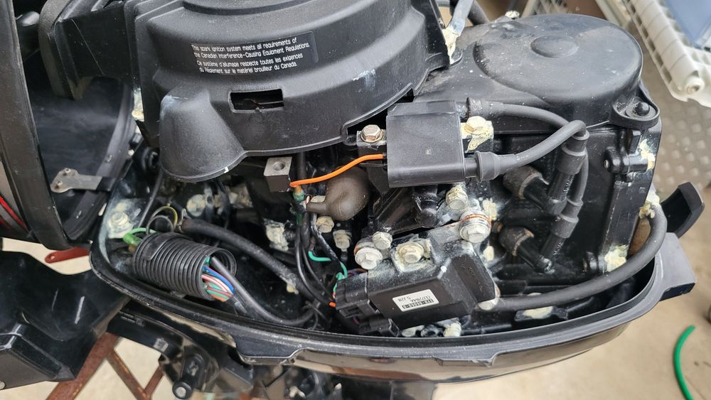 Продава се извънбордов двигател Mercury 8 Hp 4 тактов  дълъг ботуш