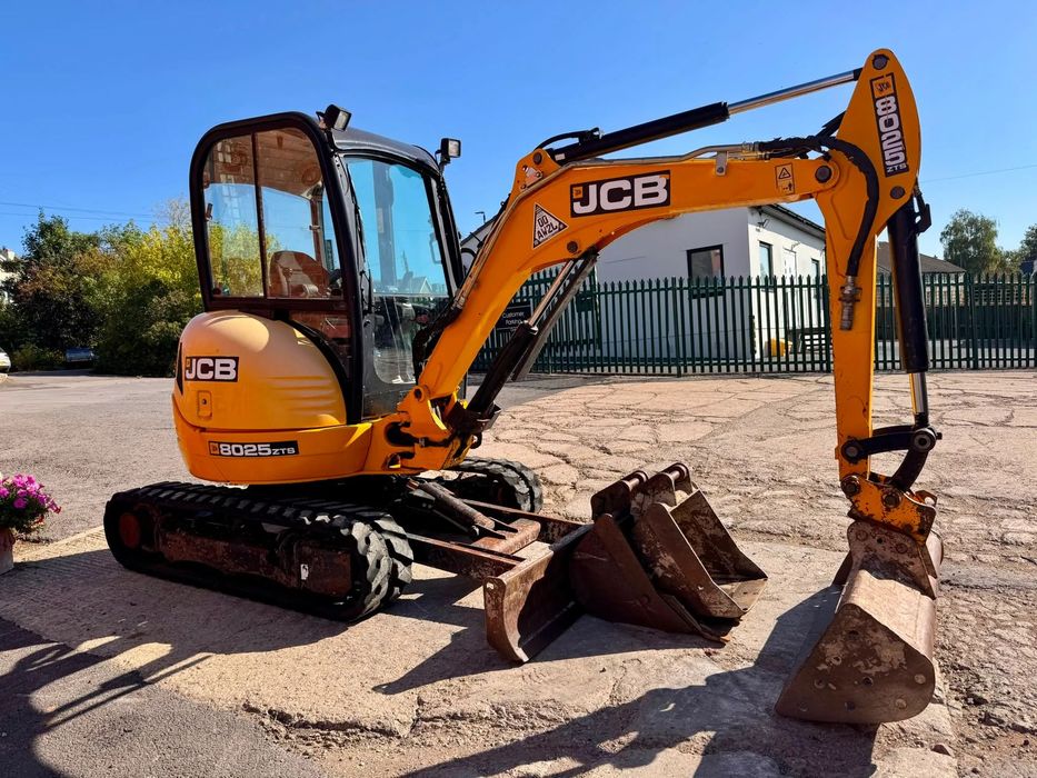 JCB 8025 Miniexcavator JCB 8025, 2915 kg, finantabil 4 ani in leasing
