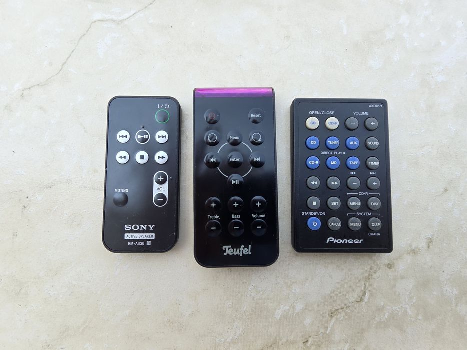 Telecomanda Sony RM-AS30 i Teufel dock remote Pioneer AXD7271