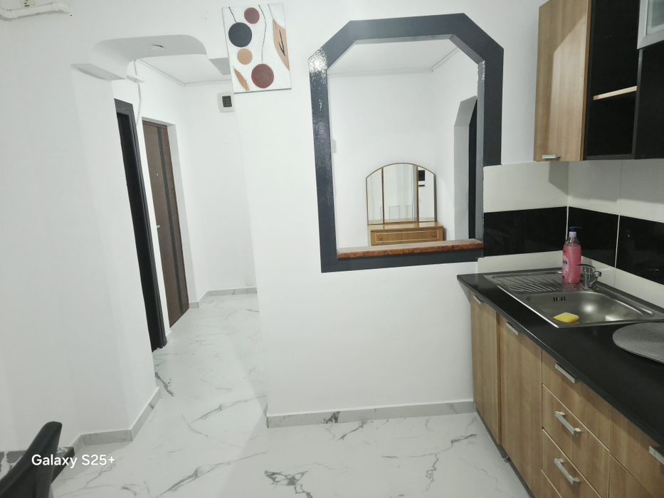 De vânzare apartament 2 camere – decomandat, zona  C.N.Spiru Haret