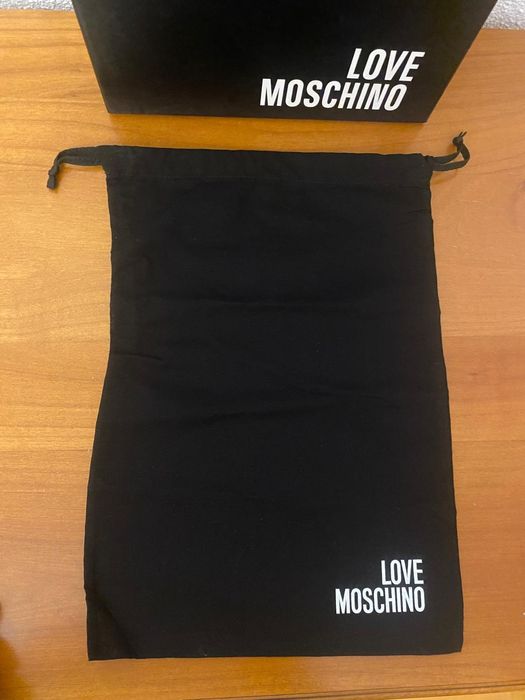 Cutie si saculet Love Moschino
