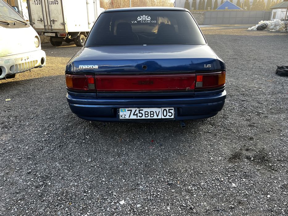 Mazda 323.   1.6