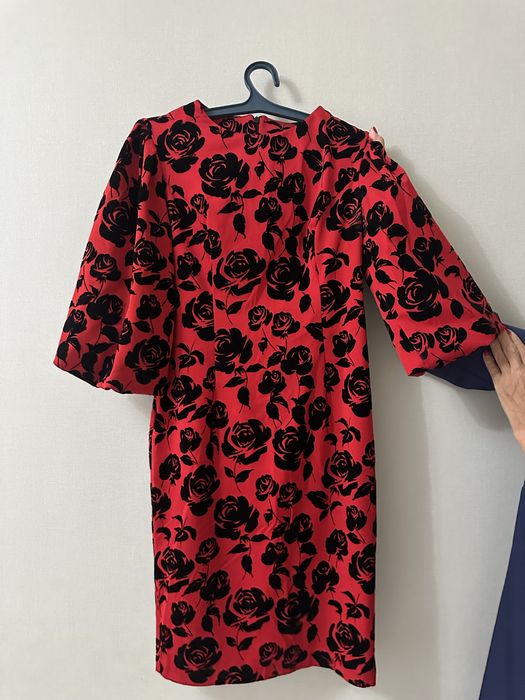 черно-красное платье