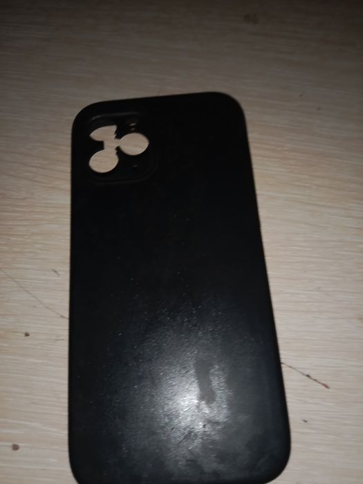 Продам чехол на iPhone 11 б/у
