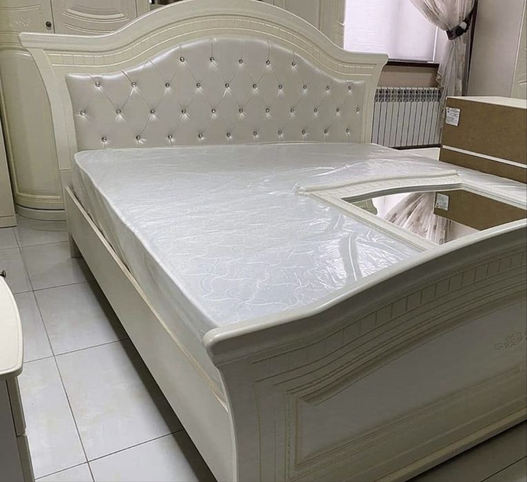 Продам спальный гарнитур Венера 4