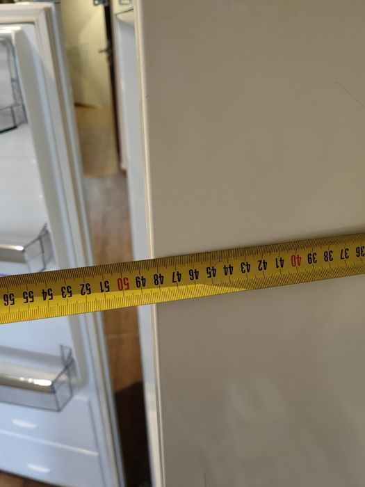 Хладилник за вграждане AEG