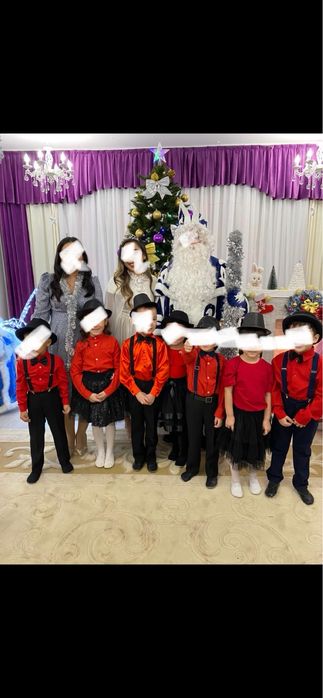 Продаётся рубашка. Универсальная — подходит и мальчикам, и девочкам.