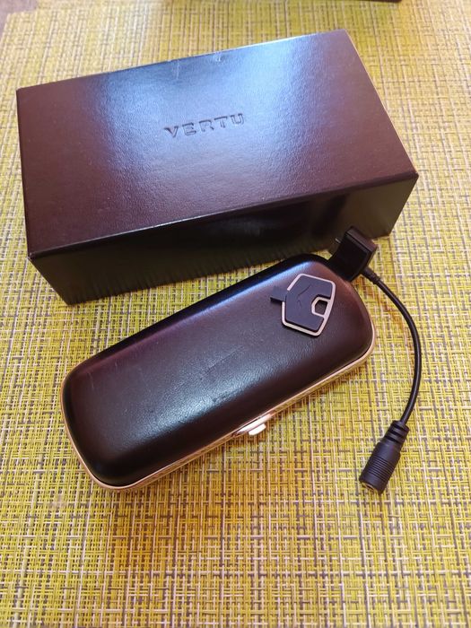 Истински мобилен телефон Vertu Signature M