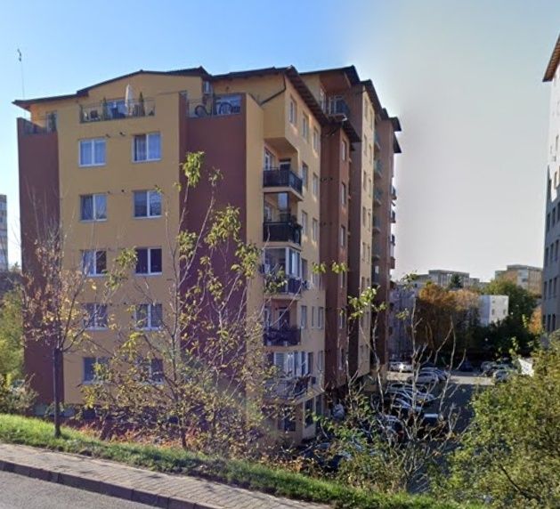 Apartament  și loc de parcare privat cartier Dambu str Suceava