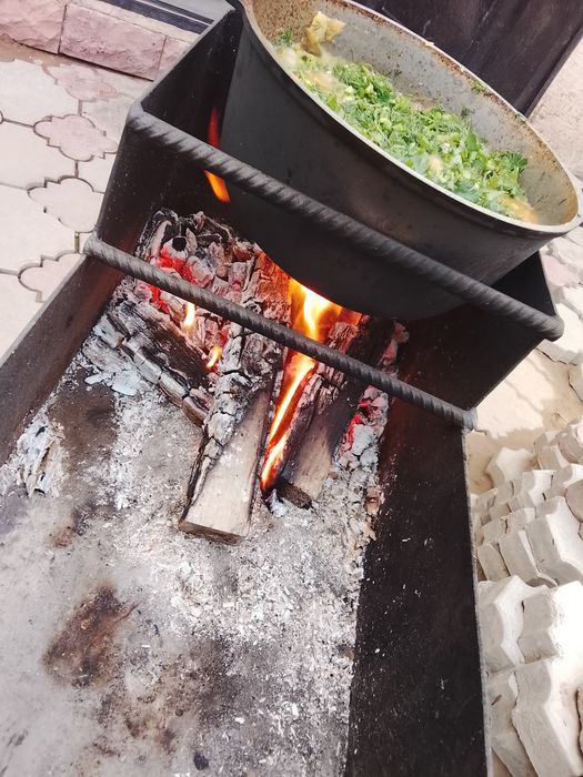 Продам мангал с казанком