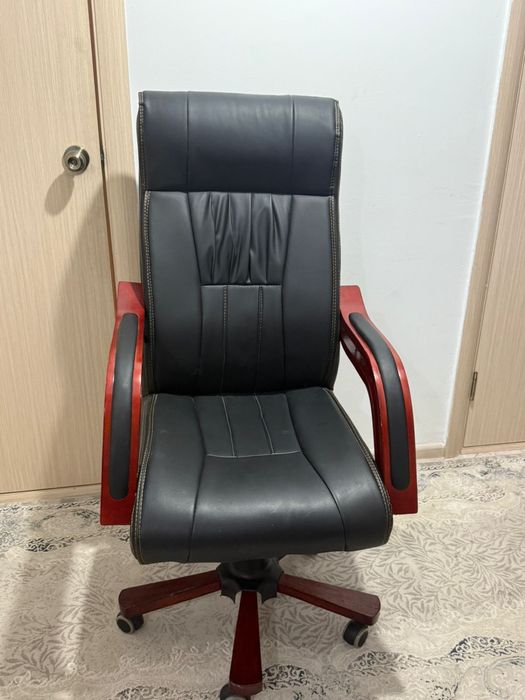 Продам офисный кресло