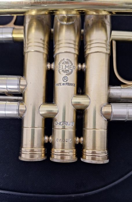 Vând trompetă Selmer Chorus J80