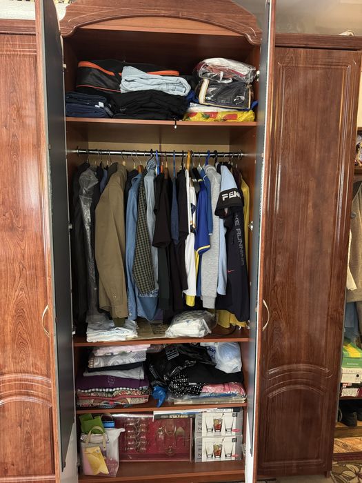 Шкаф (тумбочки бесплатно)