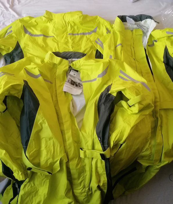 Combinezoane impermeabile