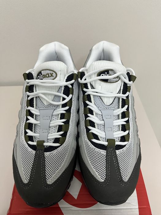 Продается кроссовка