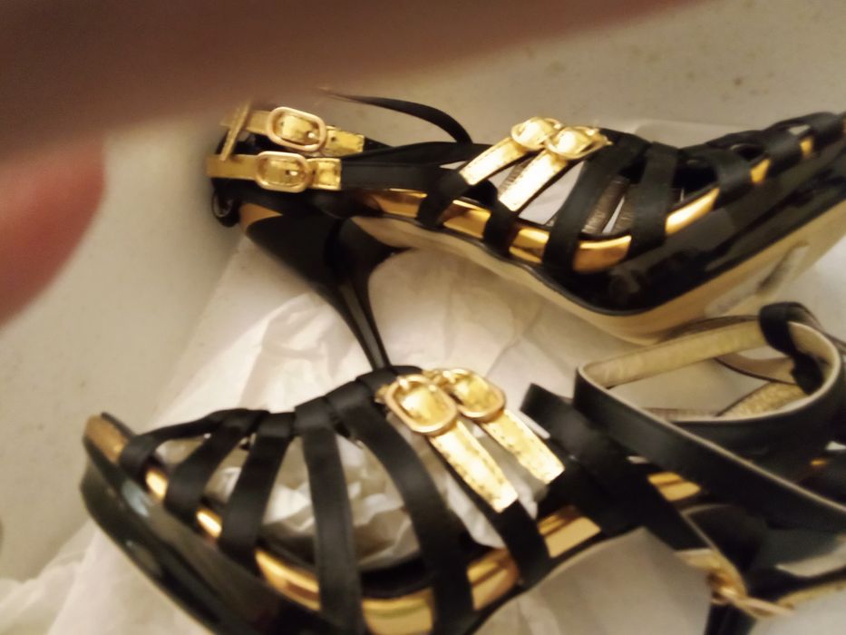 Дамски сандали с каишки