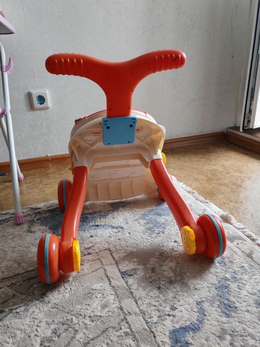 Ходунки с игрушкой.