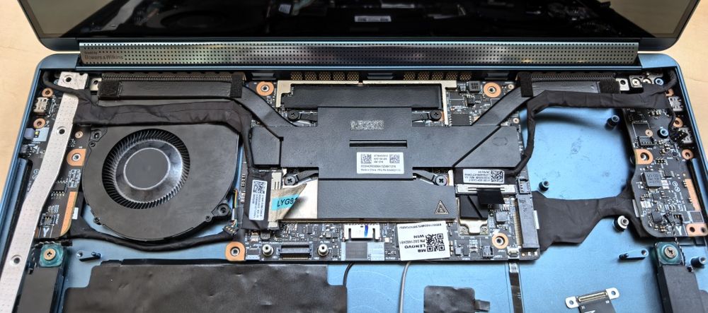 Laptop Lenovo Yoga Book 9 Ultra 7 - Pentru PIESE - Display / Carcasa