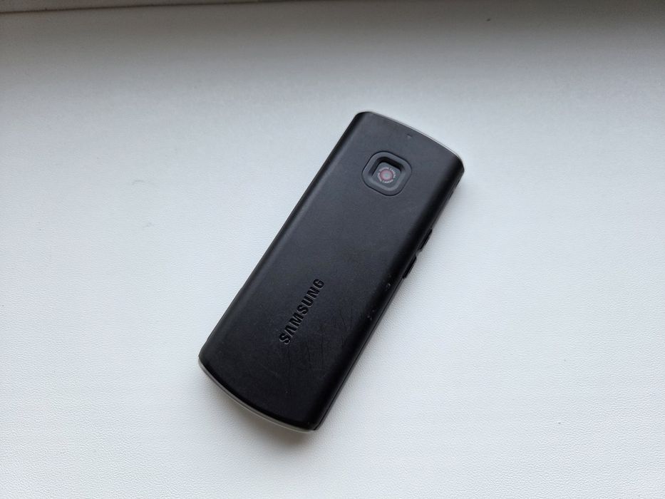 Samsung C3010 - telefon simplu cu butoane