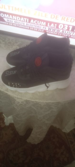 Vând adidași Versace chain Noi marime43