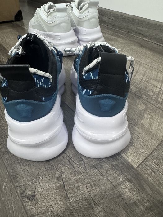 Versace chain reaction