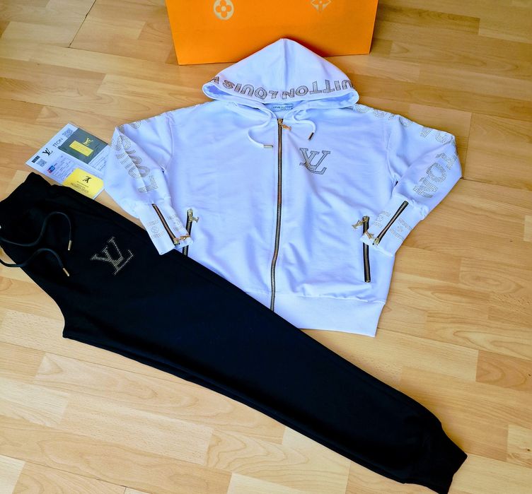 Treninguri bumbac, diverse marimi, accesorii metalice, saculet, etiche