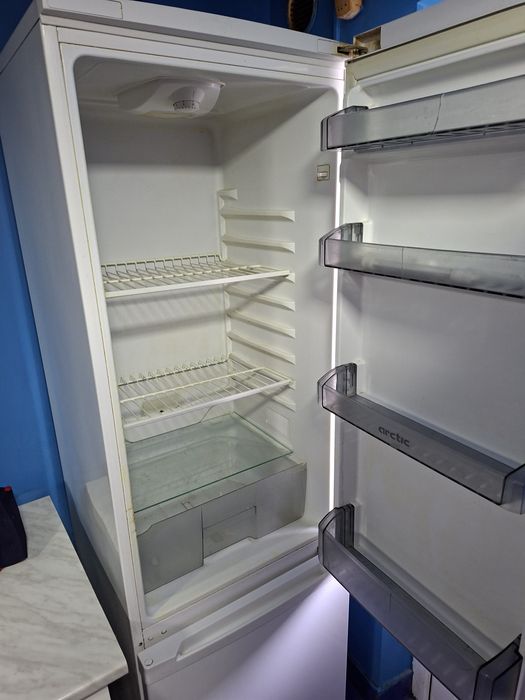 Frigider cu congelator 3 sertare artic