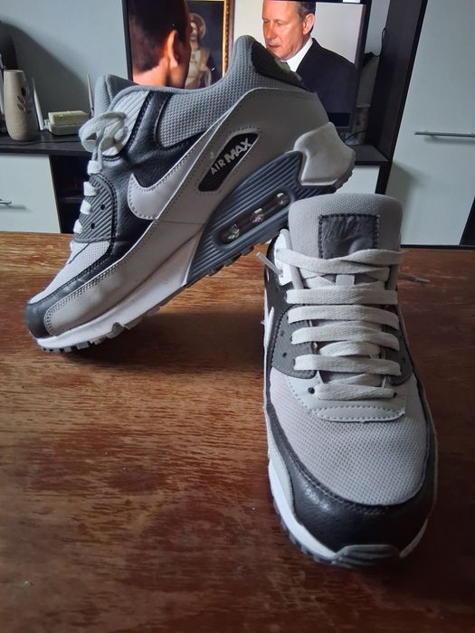 Vand adidasi Nike air