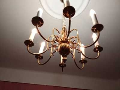 Veioză din alamă cu 8 brațe, becuri lumânare în stare bună