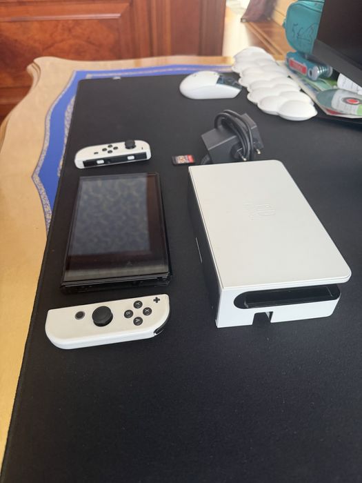 Продам nintendo switch oled