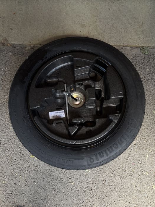 ЧИСТО НОВА Патерица Continenal 135/80/17 за BMW