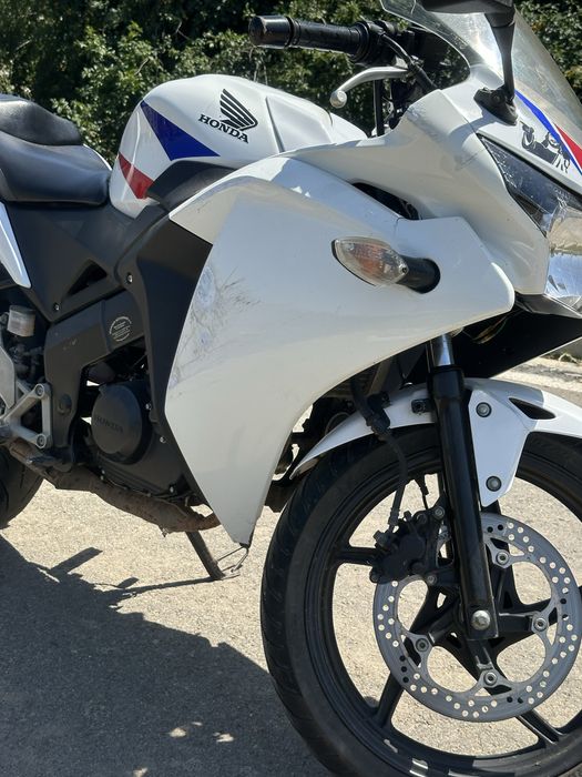 Honda CBR 125R (JC50) 2014 - Motor refăcut (133cc) | Acte la zi | Ideală A1