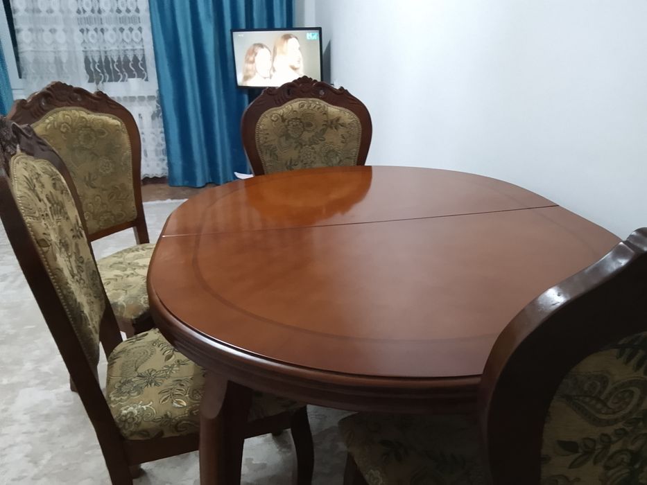 Срочно продам  стол и стулья