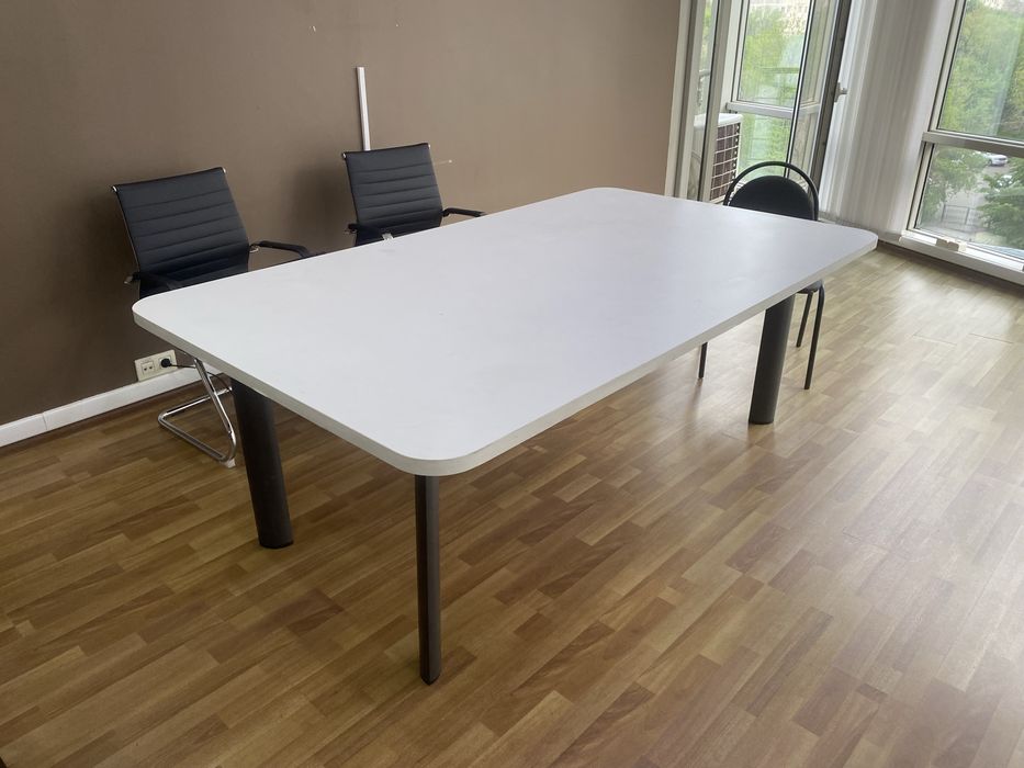 Стол для переговоров б/у